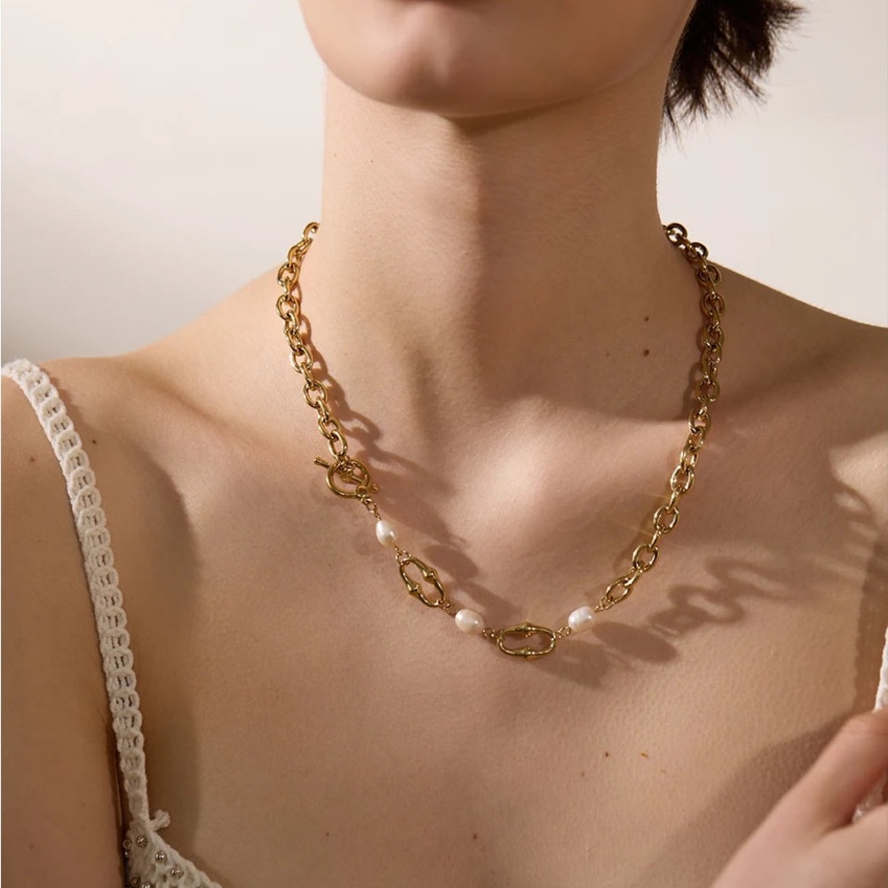 Toggle Chain Necklace with Natural Pearls - Picture 5 of 6